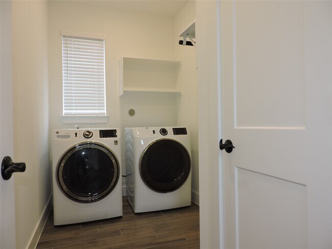 Building Photo - 12853 Meadow Wind Wy