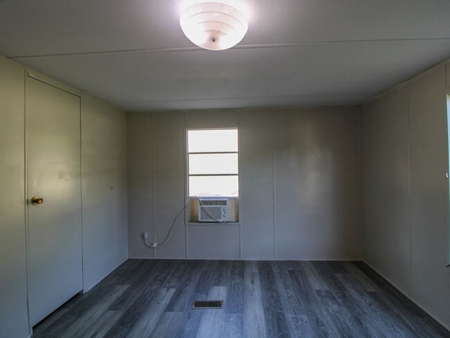 Building Photo - New Rental at River Road Estates!