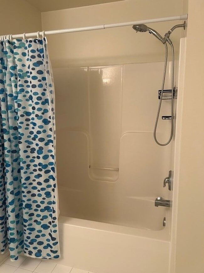 Building Photo - 2 Bedroom Harbor Park Condo - Just Blocks From the Lake