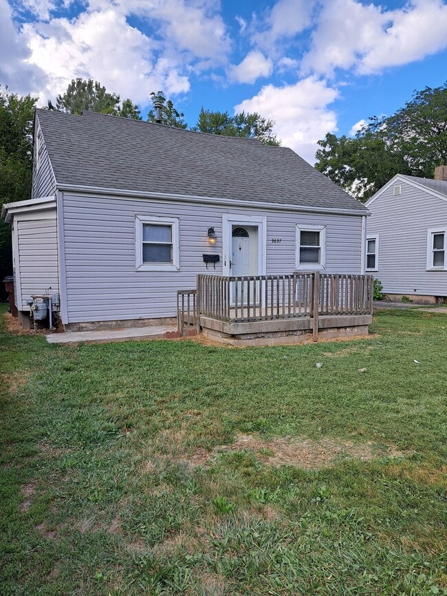 Building Photo - 3637 Evansville Ave