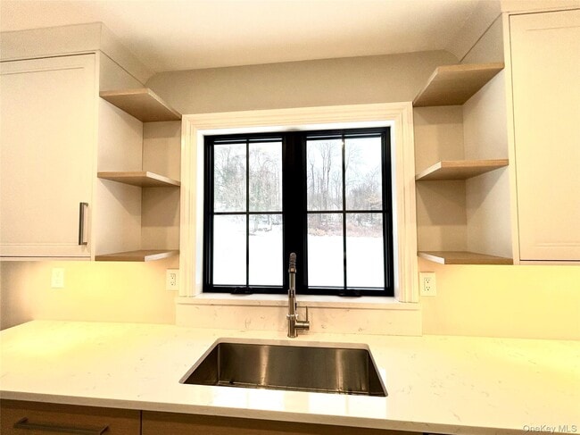 Building Photo - 49 Hackensack Heights Rd