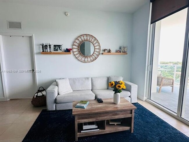 Building Photo - 2525 SW 3rd Ave