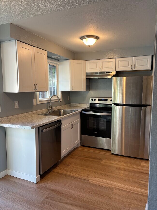 Building Photo - 6618 N Albina Ave