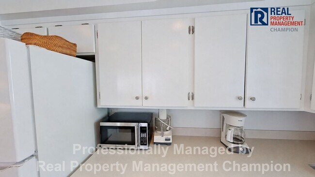 Building Photo - Furnished Year Round Rental One Block from Ocean on Wrightsville Beach