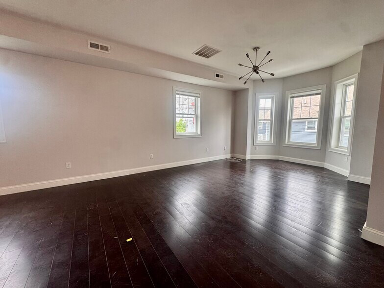Building Photo - 9 Batchelder St