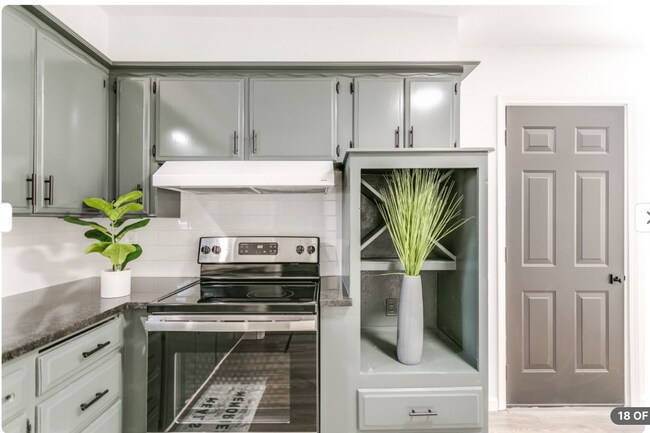 Building Photo - ASK ABOUT OUR VALENTINES DAY MOVE-IN SPECI...