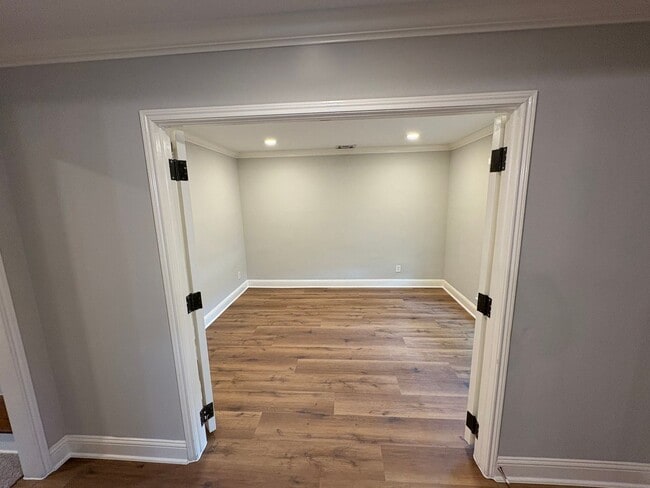 Building Photo - Totally redone 4 bedrooms townhouse.