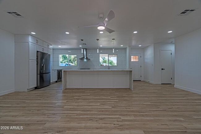 Building Photo - 3035 E Heatherbrae Dr