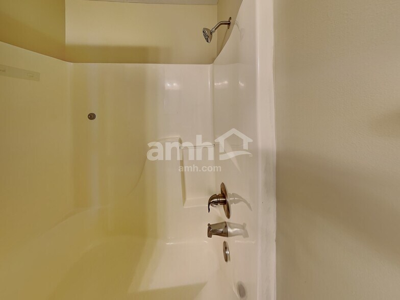 Building Photo - 10319 Fredricksburg Rd