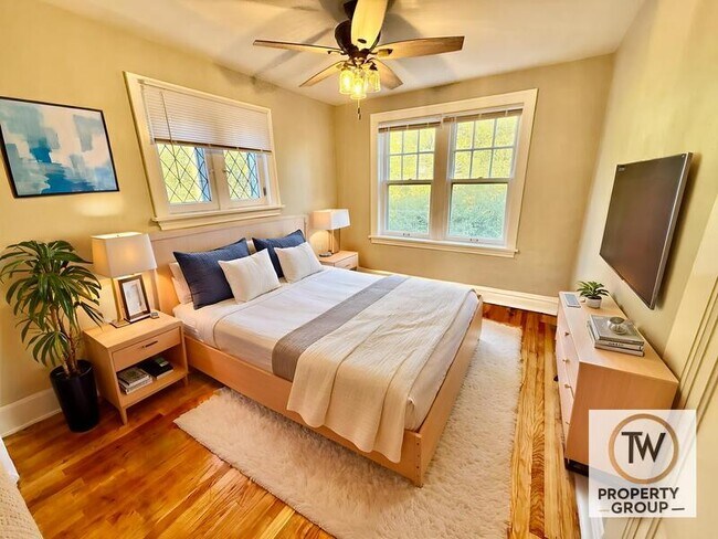 Building Photo - 1240-72 Hawthorne Pl