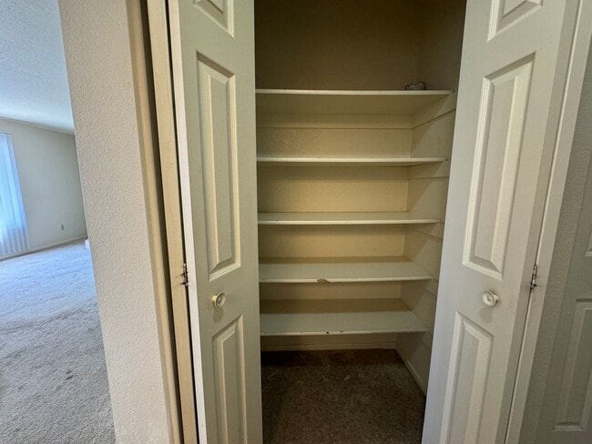 Building Photo - 2BR Condo w/Marina and Dock-Gated Waterfront Complex