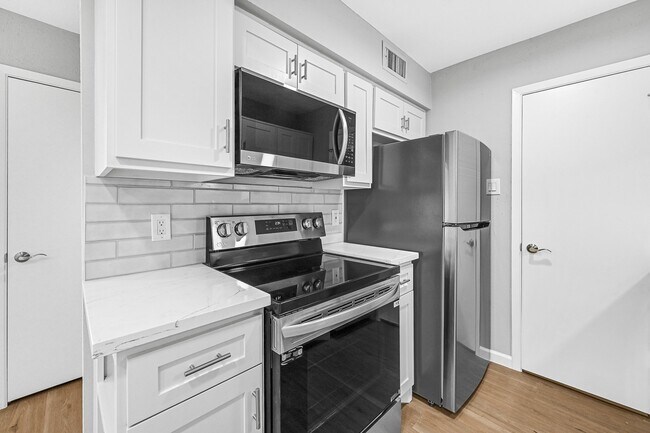 Building Photo - 7555 Katy Fwy