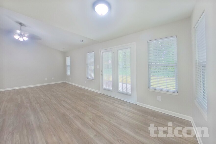 Building Photo - 6603 Cedar Cliff Dr