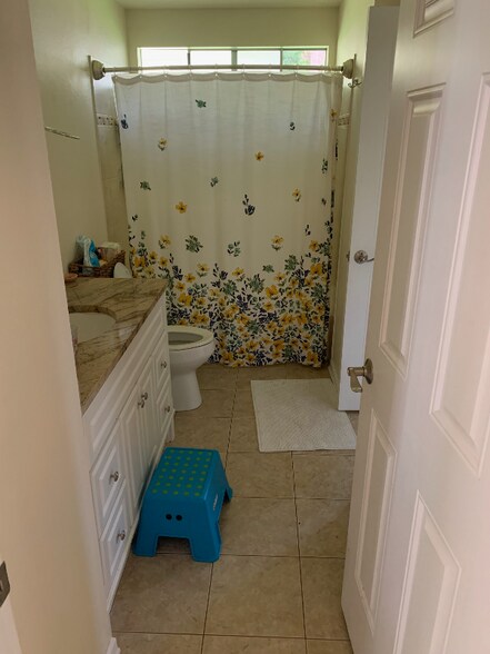 Building Photo - 1014 208th Ave NE