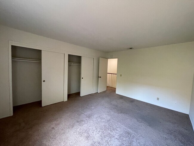 Building Photo - 3bd/2ba - Santa Clara Townhouse with 2 Car Garage