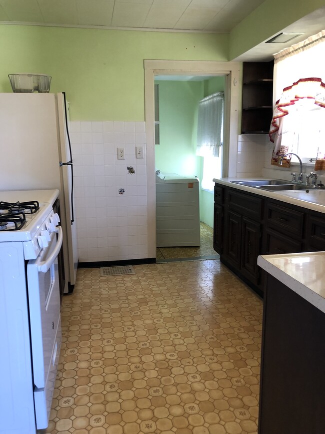 Kitchen - 203 S Harrison St