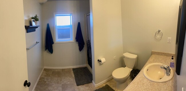 Building Photo - Beautiful 4 Bedroom, 3 Bathroom Home With Basement in Cedar City