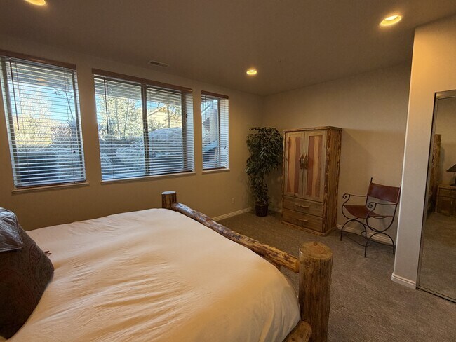 Building Photo - 3612 N Huntsman Path