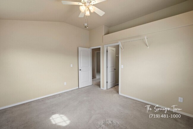 Building Photo - SPACIOUS SIX (6!!!) BD HOME IN LORSON RANCH!