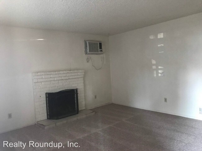 Building Photo - 1707 W Swain