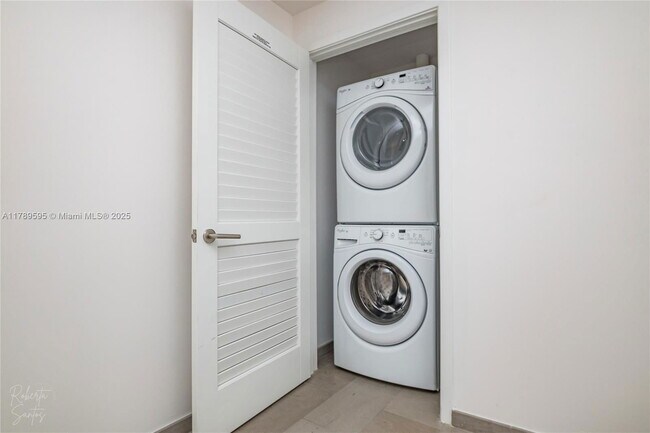 Building Photo - 88 SW 7th St