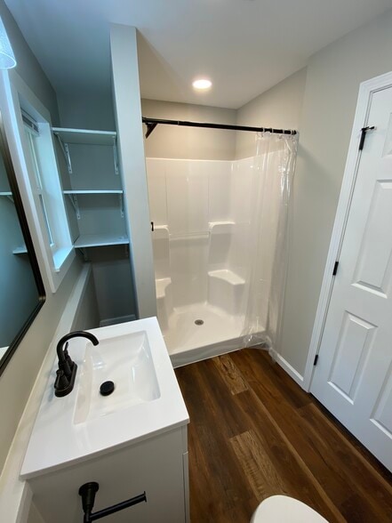 Bath - 2573 Hawkins Rd