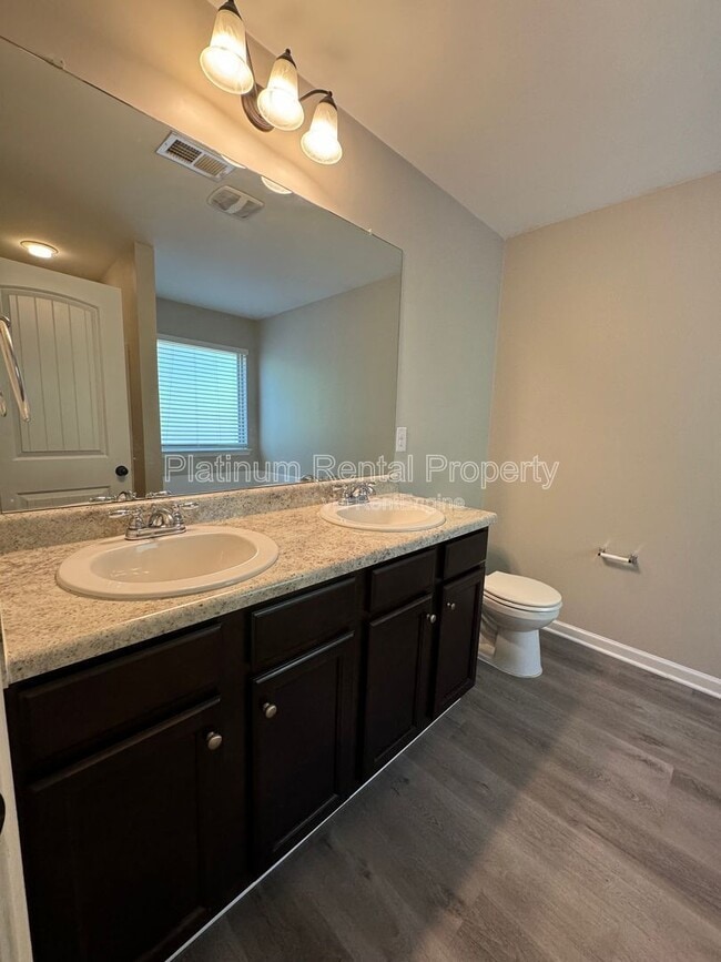 Building Photo - 3368 Pennington Dr