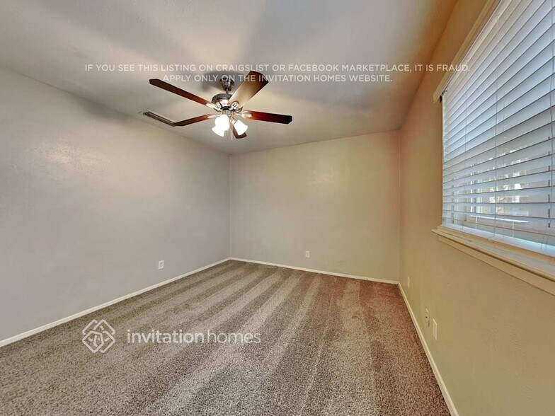 Building Photo - 807 Grassy Glen Dr