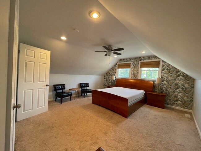 Building Photo - 6 Greystone Cir