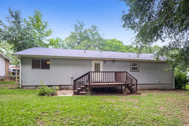 Building Photo - 6133 Fieldcrest Dr