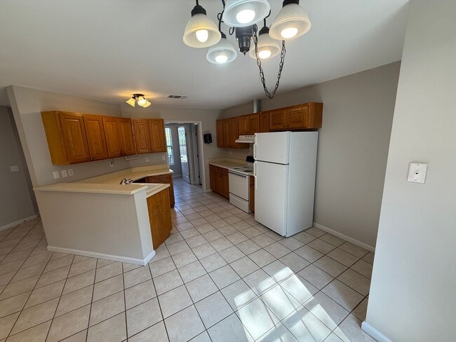 Building Photo - NEW ON MARKET