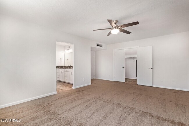 Building Photo - 1337 E Northshore Dr