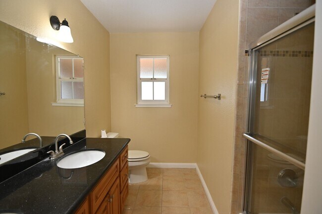 Building Photo - Beautiful 5 bed 3 bath, 2 car Garage & Pool, Near Snell & Calero