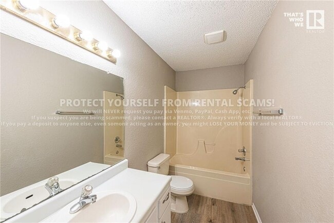 Building Photo - 688 W Martha Dr