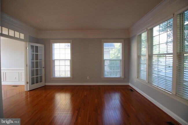 Building Photo - 44136 Riverpoint Dr