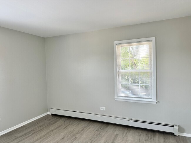 Building Photo - 3404 Maple Ave
