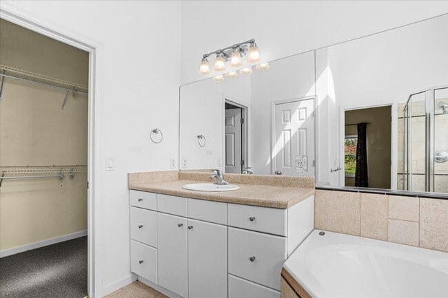 Building Photo - 11795 NW Creek Dr