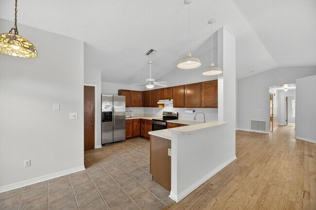 Building Photo - Available Immediately!