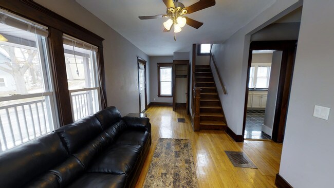 Building Photo - 918 E Colvin St