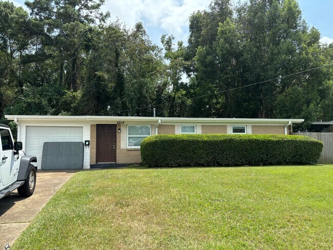 Building Photo - 2219 Belle Vue Way