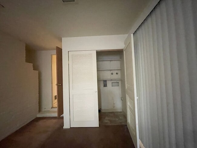 Building Photo - Charming Pet Friendly, 3-Bedroom 1-Bath, p...