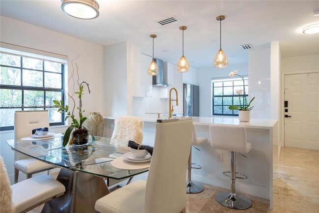 Building Photo - 576 Westree Ln