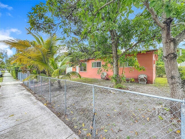 Primary Photo - 15705 NE 10th Ave