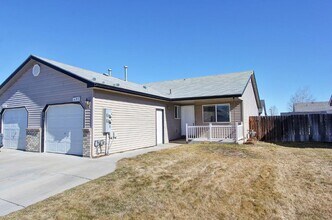 Building Photo - 482-484 NW Wood Duck Pl