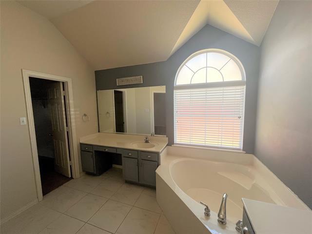 Building Photo - 6021 Blue Spruce Ln