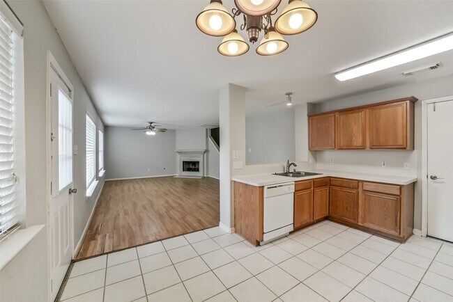 Building Photo - 3231 Stoneydale Ln