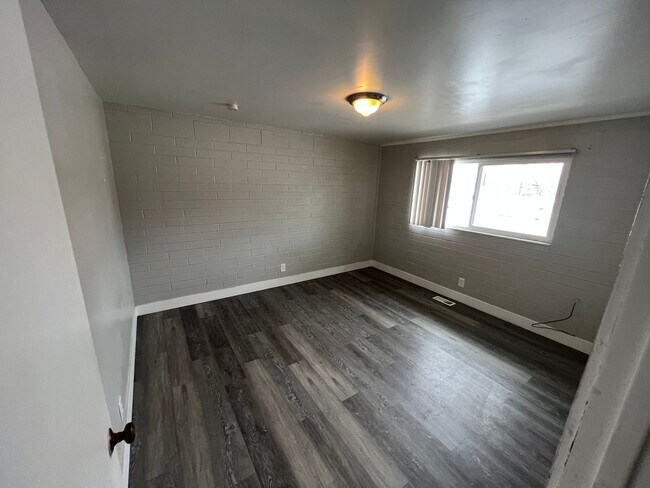 Building Photo - Highland West Apartments