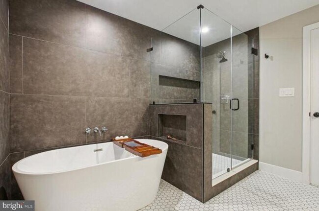 Building Photo - Available Now! Two Bed // Two Bath in Ecki...