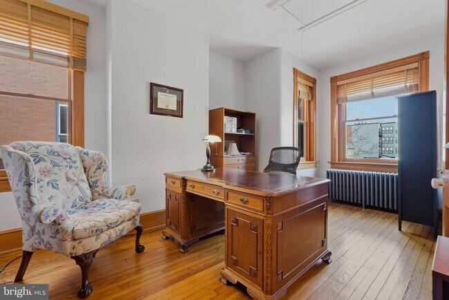 Building Photo - 1002 N St NW