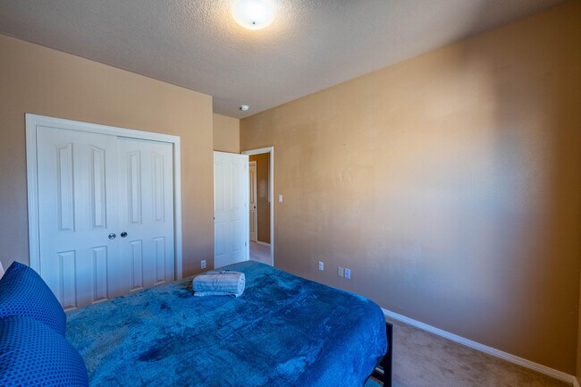 Building Photo - 9719 Calle Chamisa NW